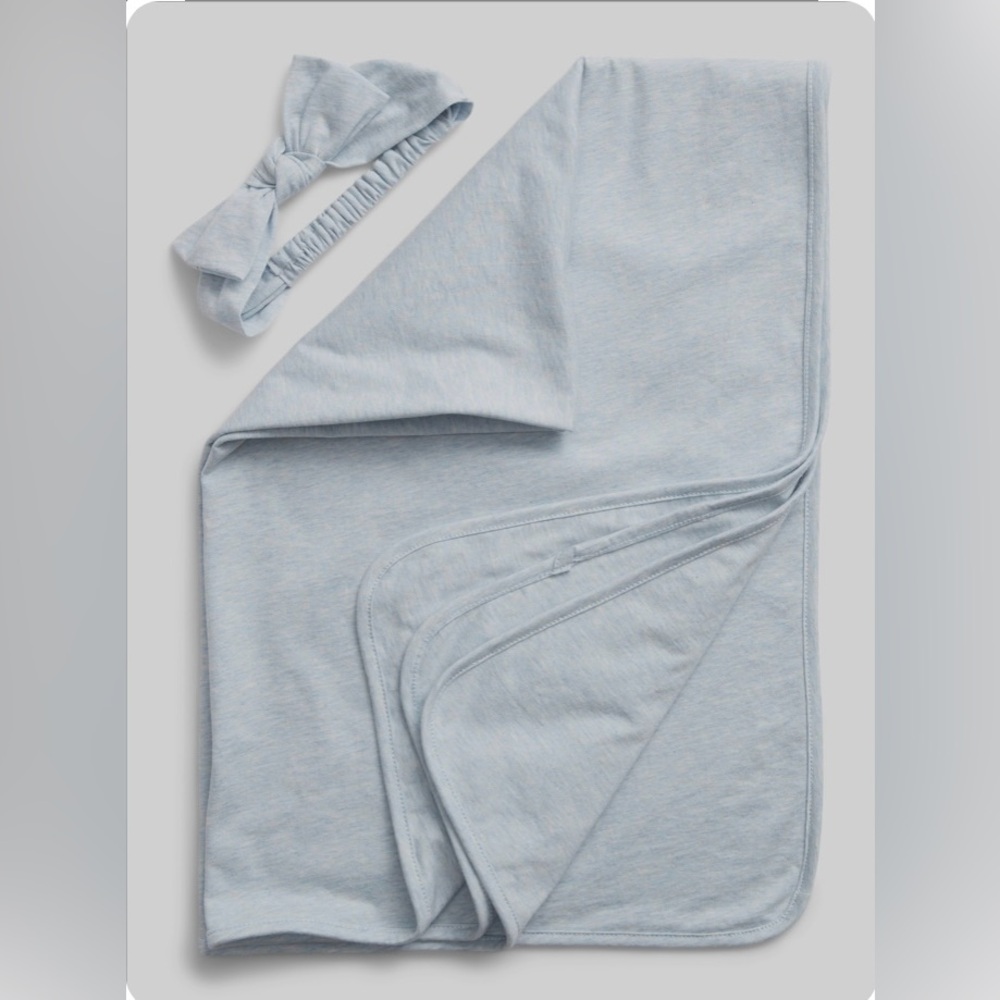 Baby Gap 100% Organic Cotton 
Baby Blanket and Hair Bow Set